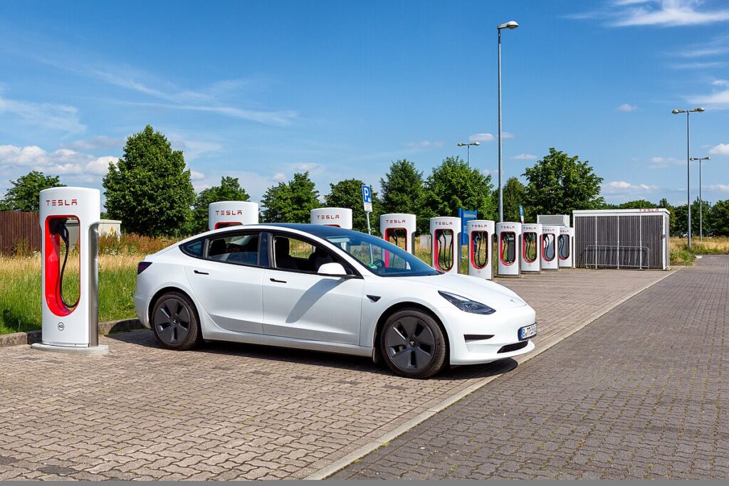 Wittenburg_-_Supercharger_-_2021-1024x683 Elektrikli Araç Sahipleri Dikkat! Türkiye’de Şarj İstasyonu Krizi Kapıda mı